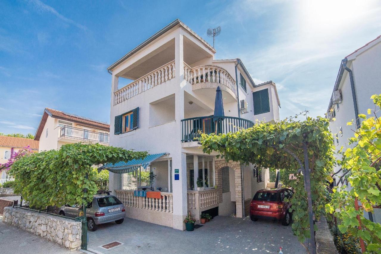Apartments Grulovic Srima Bagian luar foto