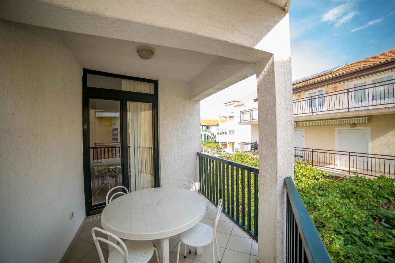 Apartments Grulovic Srima Bagian luar foto